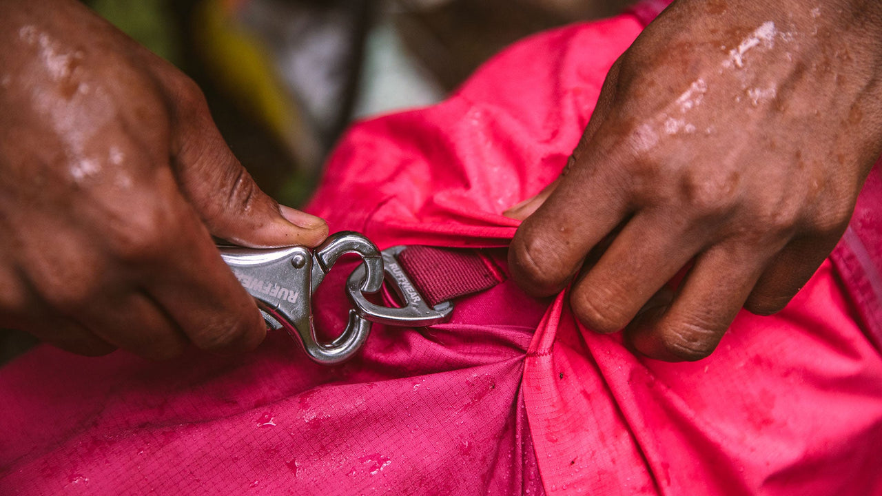 ÖFFNUNG FÜR DIE LEINE