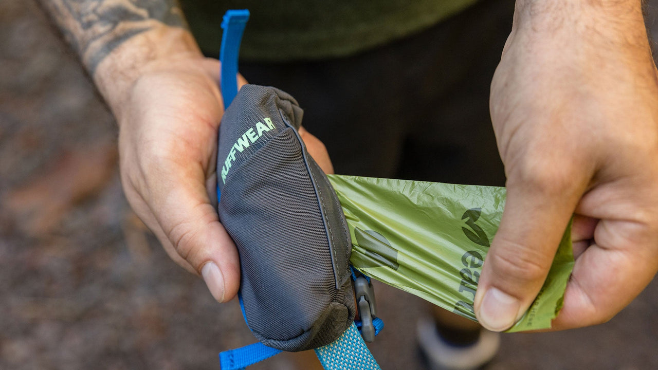 DISTRIBUE LES SACS À DÉJECTION