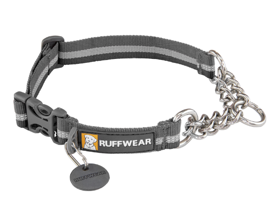 Chain reaction martingale collar with side release buckle